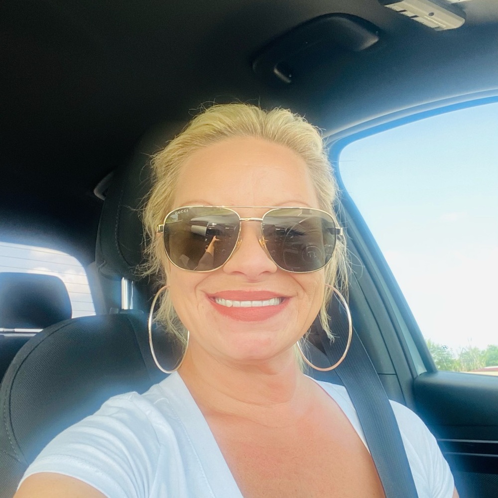 GUCCI authentic Aviator Sunglasses with Gold Frame and Dark Lenses